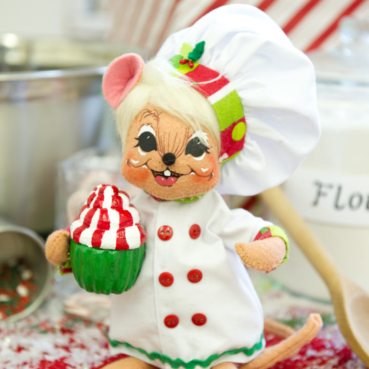 8" Christmas Cupcake Mouse