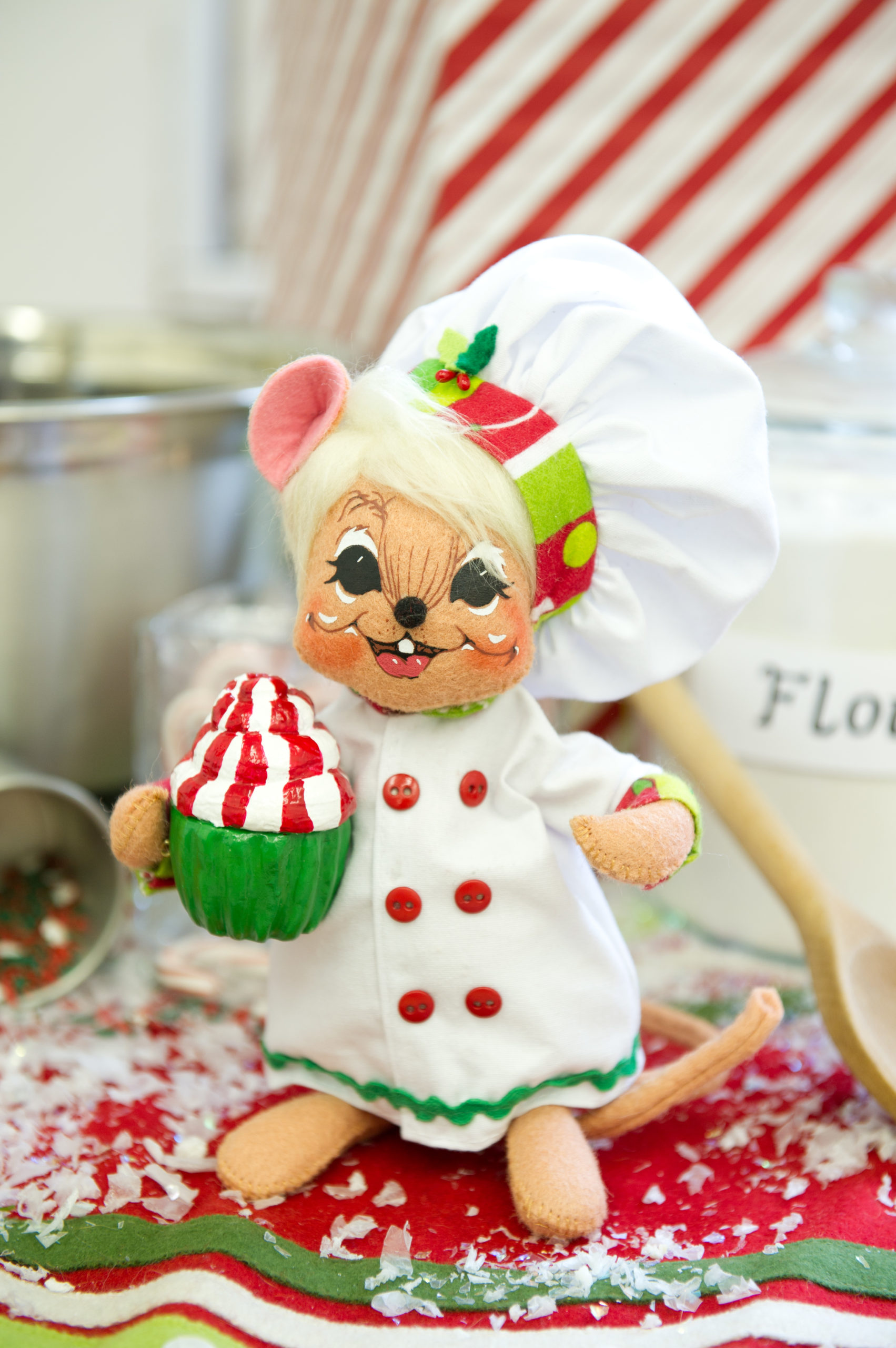8" Christmas Cupcake Mouse