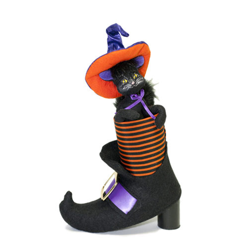 Kitty in witch's shoe