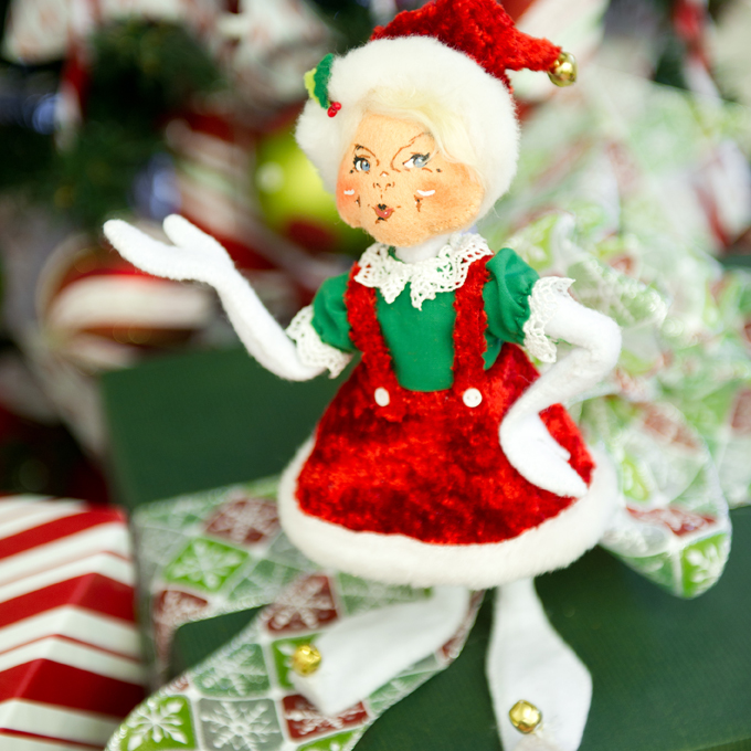 9-inch Cozy Christmas Girl Elf