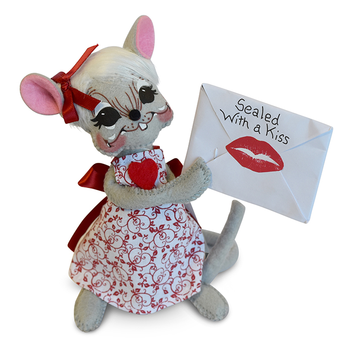 100618 6in Sealed with a Kiss Mouse
