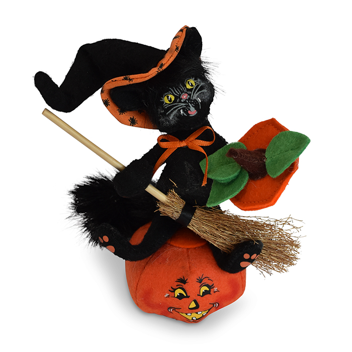 6 inch witch kitty on pumpkin