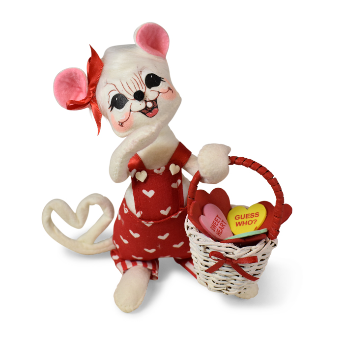 110419 6in Basket of Hearts Mouse