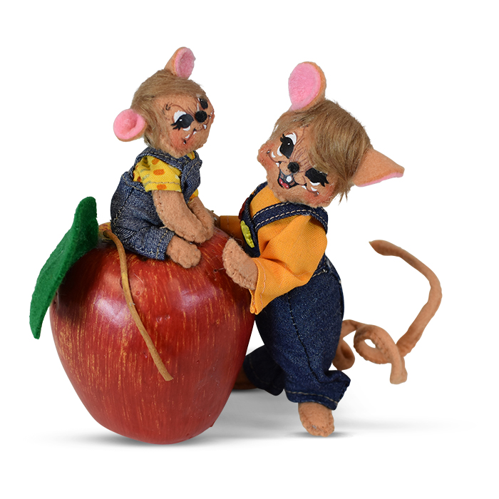 5 inch apple orchard couple