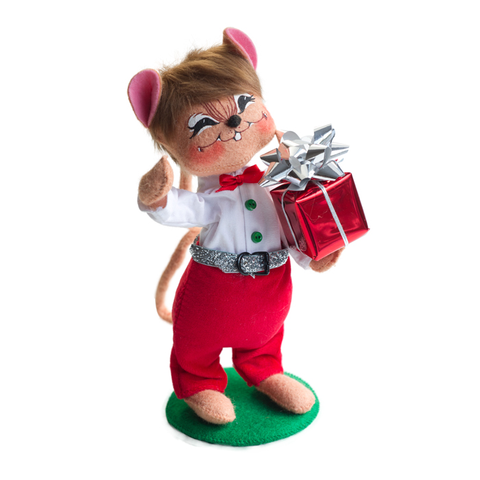 8 inch christmas boy mouse holding gift