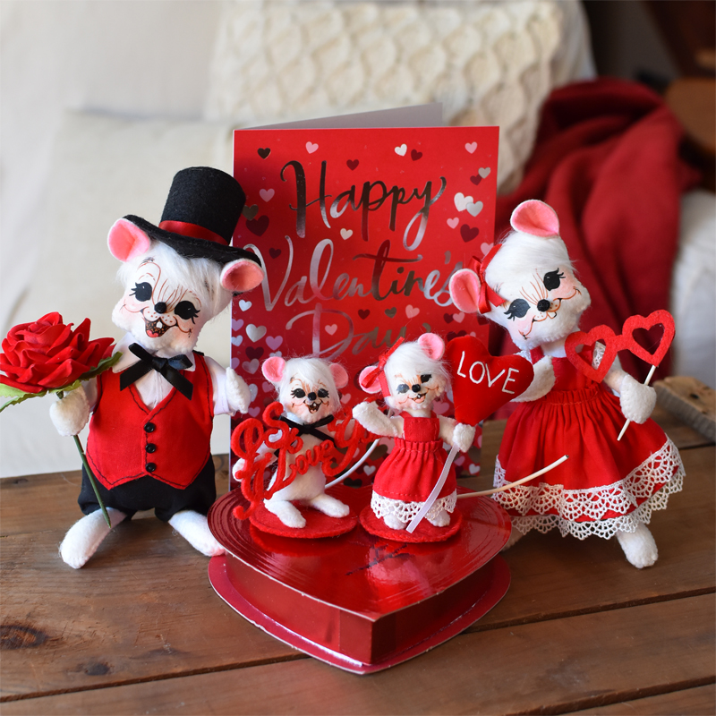 2021 4pc Valentine Mouse Family1