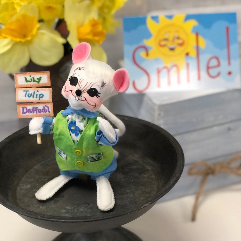 2021 Send a Smile - 6in Flower Sign Mouse