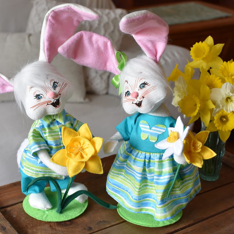 2022 Daffodil Bunny Couple-WEB