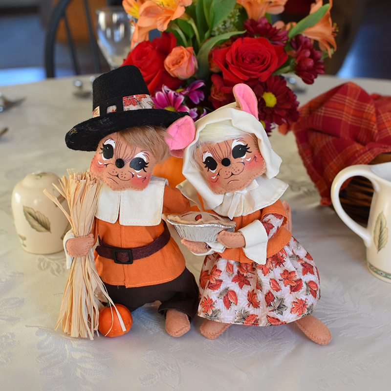 2022 8in Pilgrim Mouse Couple-1-WEB