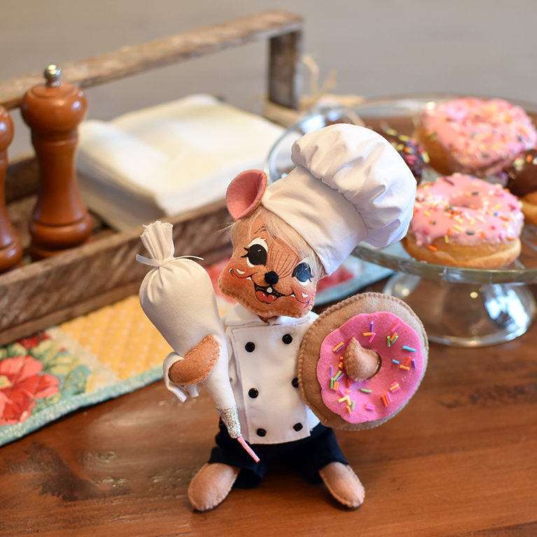 2022 8in Donut Chef Mouse-Exclusive Design