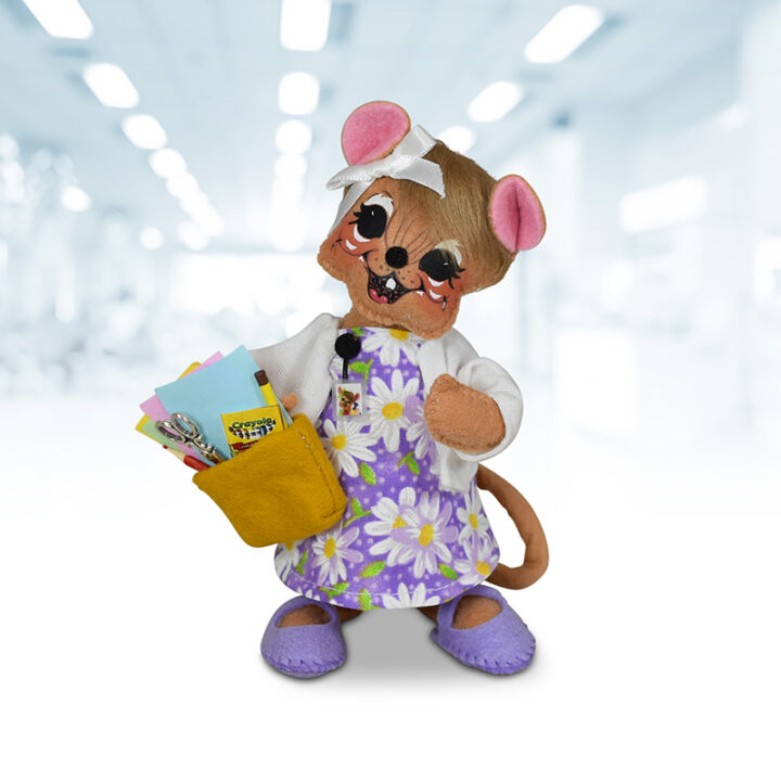 841122 6in Child Life Specialist Mouse-WEB1