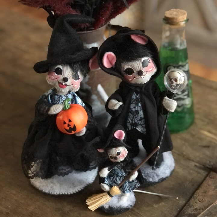 2022 Midnight Halloween Mouse Family-1-WEB