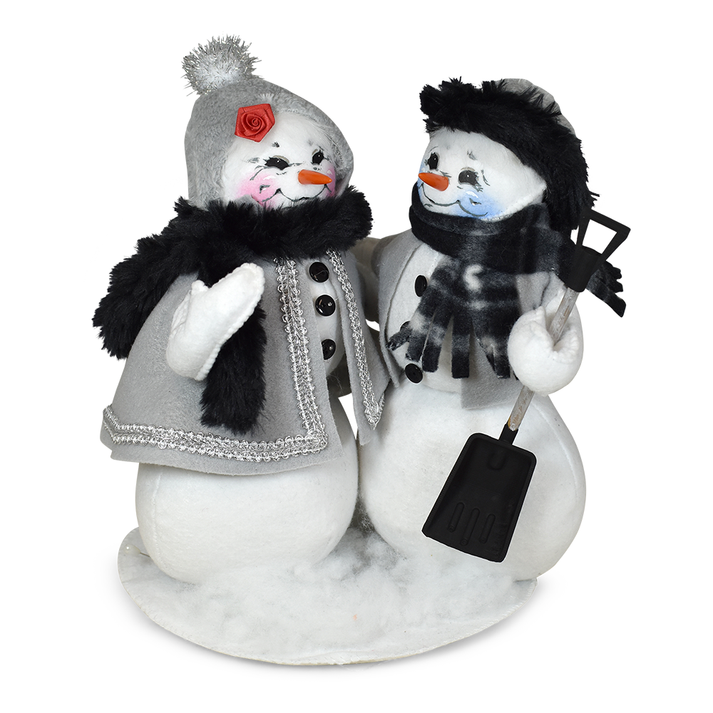 9in-Snowy-Days-Couple