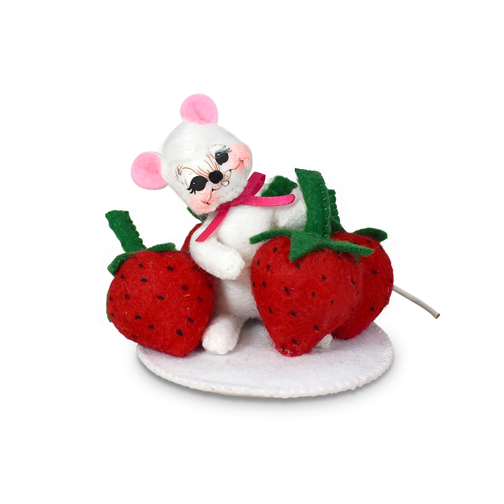 110124 3in Strawberry Patch Mouse