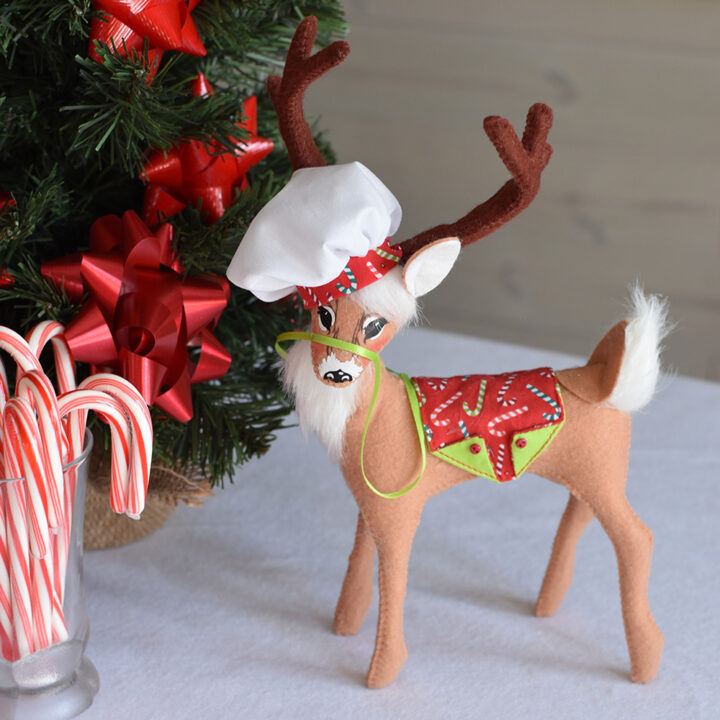 460523 8in Holiday Sweets Reindeer-L-WEB