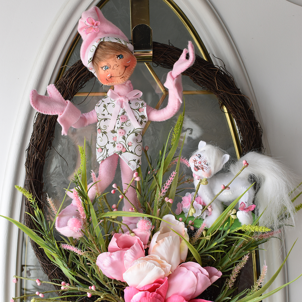 2024 12in Dainty Pink Elf + Kitty in wreath-WEB
