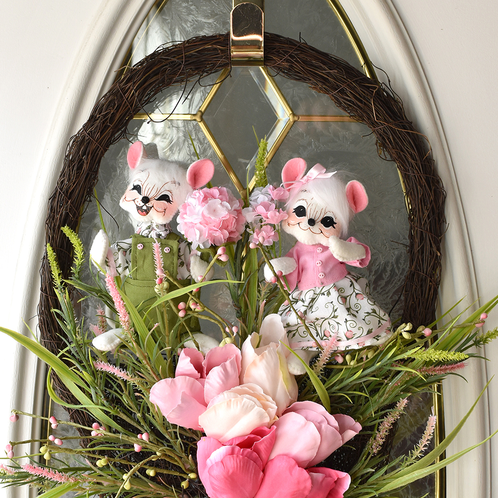 2024 6in Dainty Pink Mice in wreath-WEB