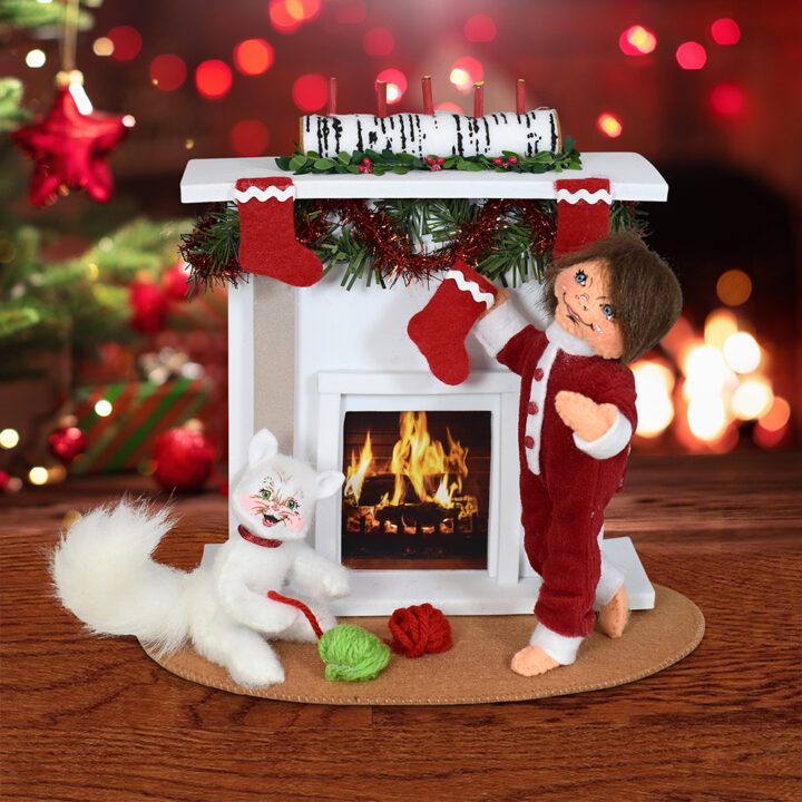 862323 6in Christmas Eve Fireplace-WEB