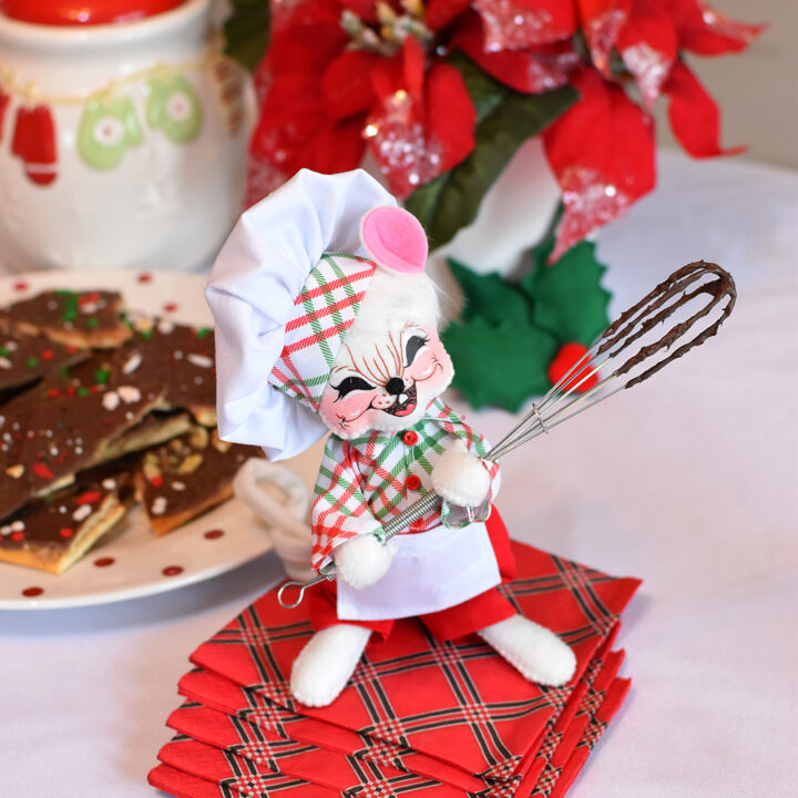 610724 6in Candy Mouse with Whisk-L-WEB