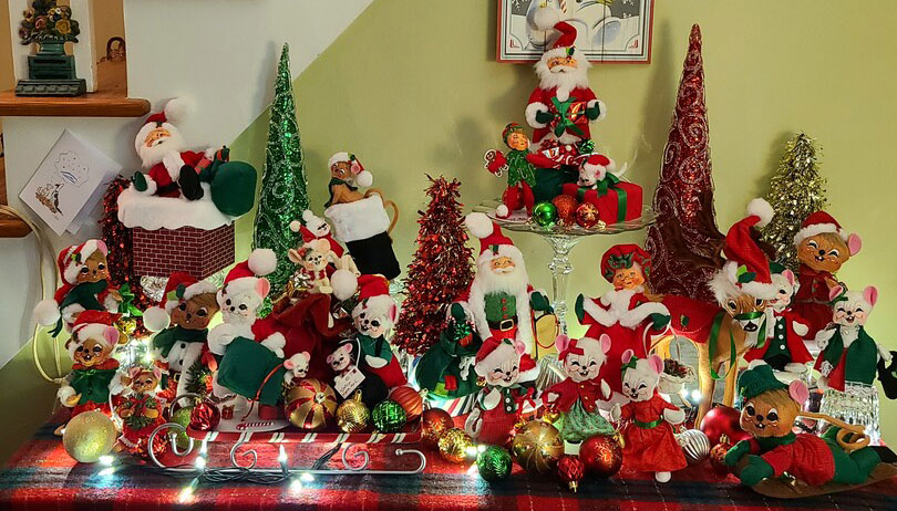 Holiday Photo Contest Centerpiece Designs featuring Annalee Christmas Dolls 