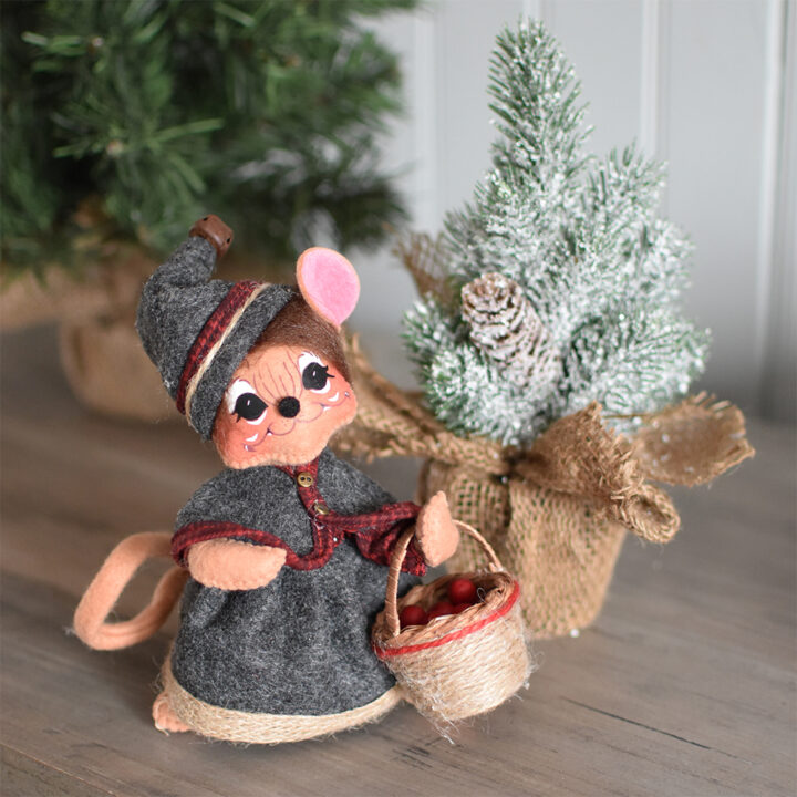 611224 6in Plaid and Pine Girl Mouse-L-WEB