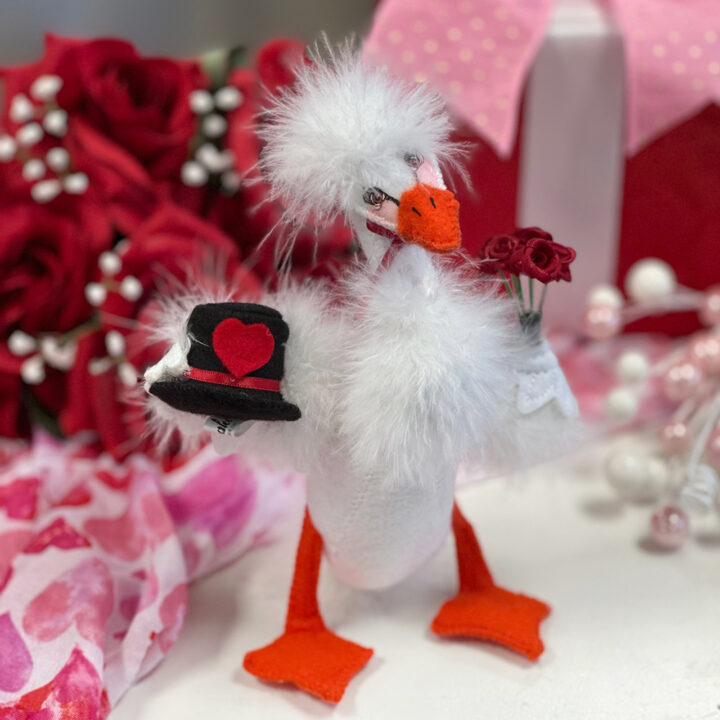 110926 6in Sweetheart Swan-WEB