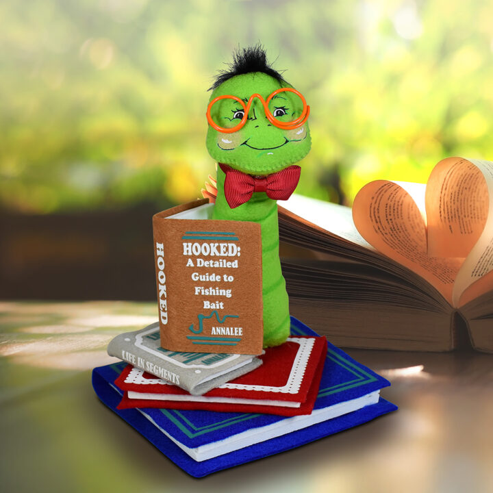 910126 7in Love to Read Bookworm