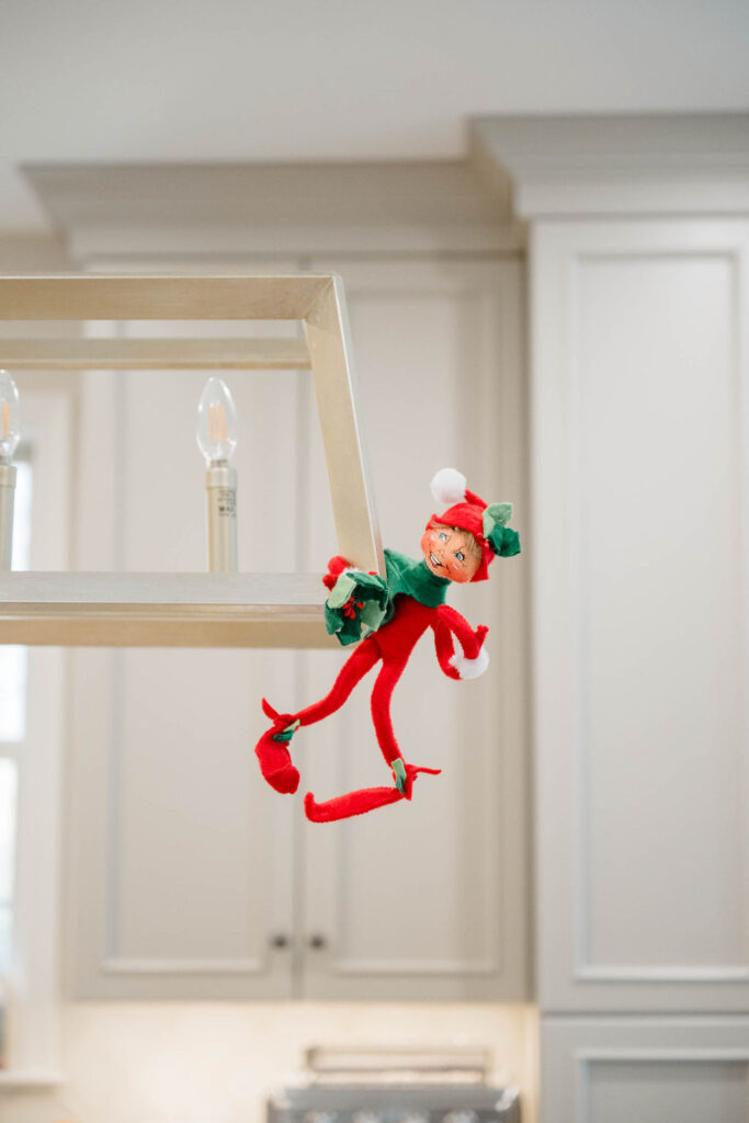 A Guiding Elf at Helene & David's Wedding