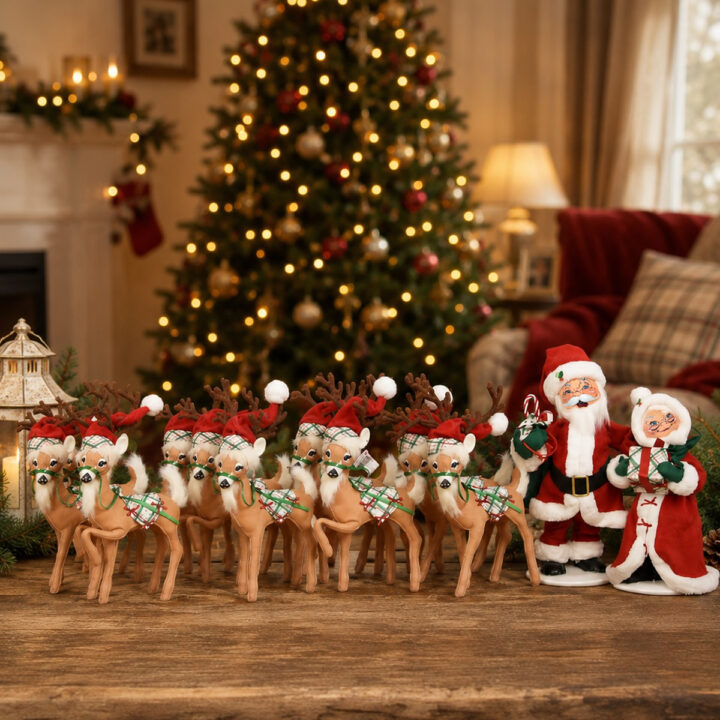 2026 15in Wrapped with Love Santa-Mrs-8Reindeer Set-WEB
